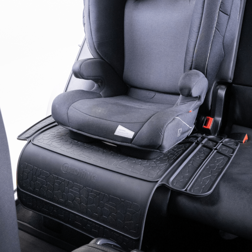 Ohranite sedeže zaščitene pred otroškimi sedeži in madeži