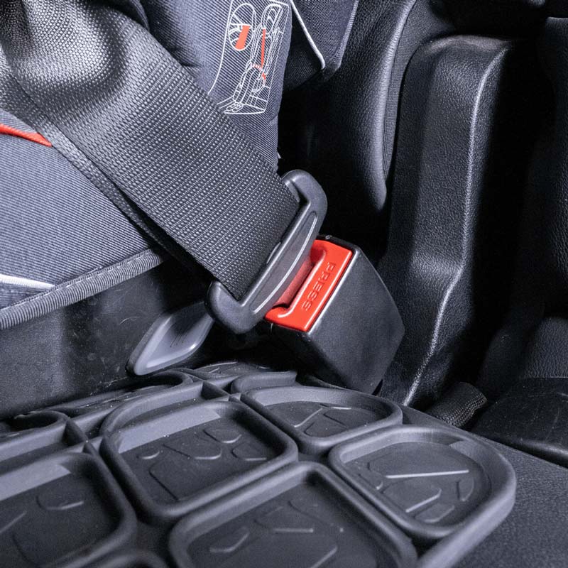 KOMPATIBILNOST Z OTROŠKIMI SEDEŽI IN POPOLNA PRILEGANJE